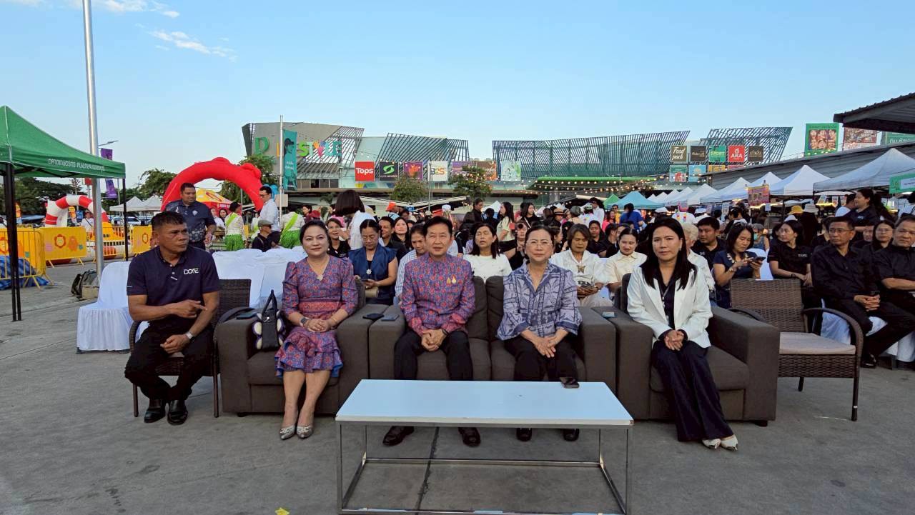 title -  ปฏิรูปที่ดินจังหวัดเพชรบุรี ร่วมพิธีเปิดงาน 